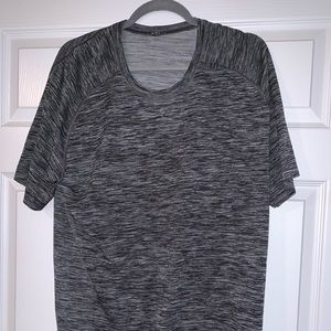 LULULEMON WORKOUT SHIRT
